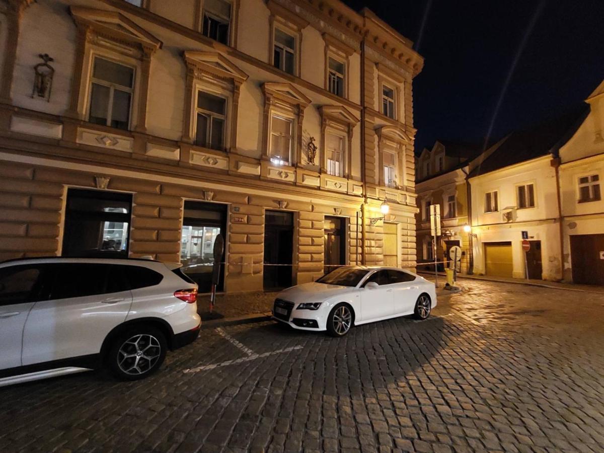 Apartman V Centru Na Velkem Namesti Hradec Králové Exterior foto