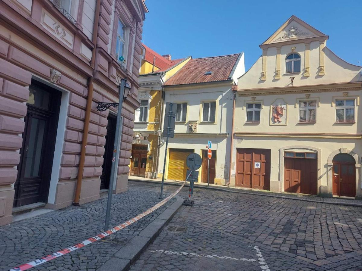 Apartman V Centru Na Velkem Namesti Hradec Králové Exterior foto